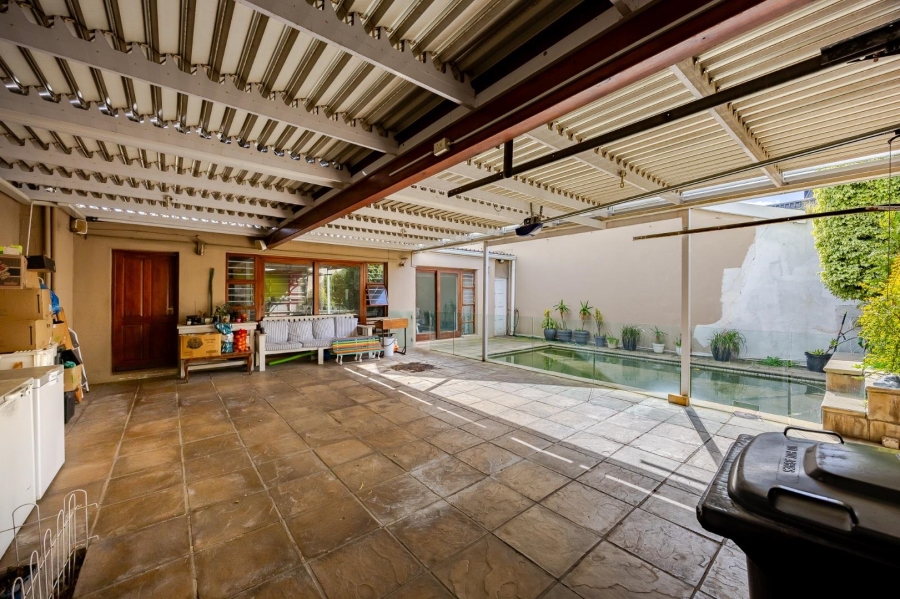 6 Bedroom Property for Sale in Woodstock Western Cape